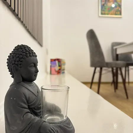 Monalisa Center *